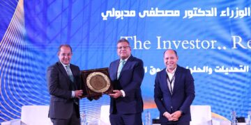 بالصور.. مؤتمر The Investor يكرم وزيرَي المالية والإسكان ورئيس هيئة الاستثمار وأمين عام المؤتمر