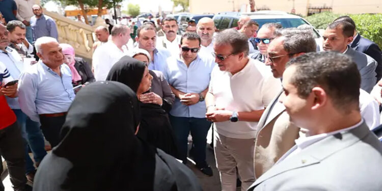 وزير الصحة يوجه بدراسة إنشاء وحدة لزراعة النخاع ومستشفى للصحة النفسية بقنا