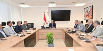 وزير الري يتابع موقف الإجراءات العاجلة التي تقوم بها مصلحة الميكانيكا والكهرباء للتعامل مع حالات الطواريء