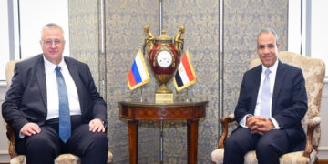 وزير الخارجية يستقبل نائب رئيس الوزراء الروسي