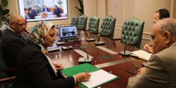 وزير الكهرباء ونظيره اليوناني يشهدان توقيع اتفاق إنهاء الدراسات لمشروع الربط الكهربائي بين الدولتين