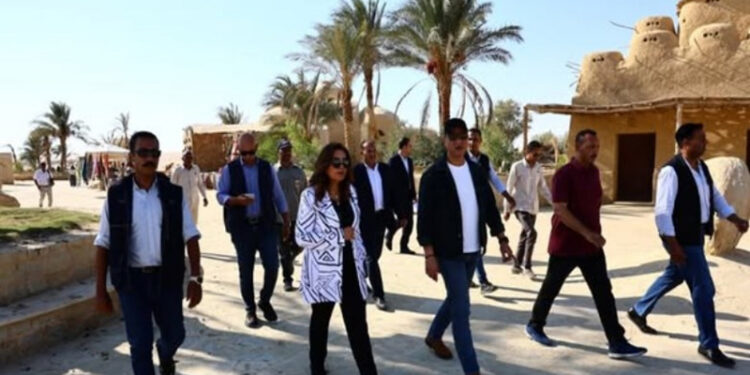 وزيرة التنمية ومحافظ الفيوم في جولة تفقدية بمحمية وادي الريان