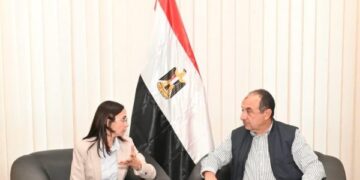 وزير قطاع الأعمال يلتقي محافظ البحيرة في مستهل زيارته لشركة مصر للغزل والنسيج وصباغي البيضا بكفر الدوار