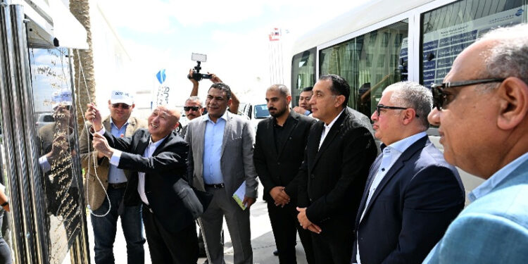 رئيس الوزراء يفتتح مصنع “هنجشينج” الصيني لتكنولوجيا المنسوجات باستثمارات قيمتها 70 مليون دولار