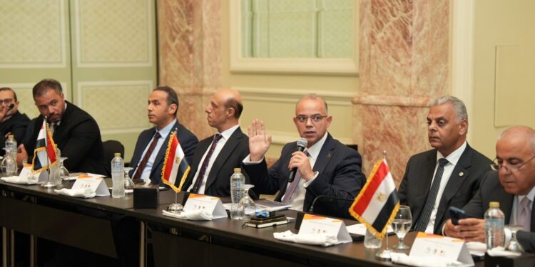 رئيس هيئة الرقابة المالية يلتقي رؤساء تحرير الصحف لاستعراض جهود تطوير القطاع المالي غير المصرفي