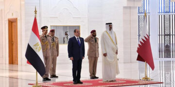الرئيس السيسي يلتقي أمير دولة قطر