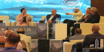 نائب وزير الصحة تشارك في جلسة نقاشية حول تعزيز الولادة الطبيعية ودمج أدوار القابلة ومقدمة الدعم النفسي (الدولا)