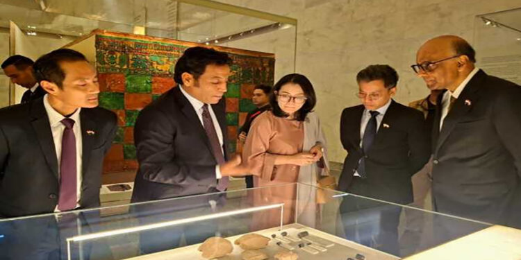 رئيس جمهورية سنغافورة يزور المتحف القومي للحضارة المصرية