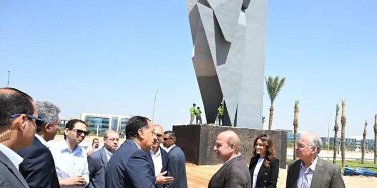 رئيس الوزراء يُتابع أعمال التطوير الجارية بالمنطقة المُحيطة بالمتحف المصري الكبير