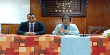 نائب وزير الصحة تعقد اجتماعاً بمستشفى قنا العام لتطوير مراكز التميز في خدمات ما حول الولادة