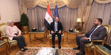 وزير الاتصالات يستقبل رئيس مجلس إدارة الشركة المصرية للاتصالات والعضو المنتدب والرئيس التنفيذي الجديد للشركة