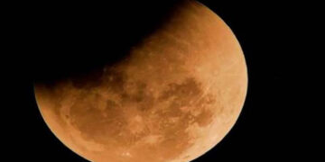 معهد الفلك: خسوف القمر يبدأ الساعة 6:28 وقرص القمر يختفي بالكامل 9:12 مساء