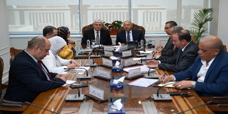 وزير النقل يعقد اجتماعاً موسعاً مع وزير التعليم العالي لمتابعة الخطوات التنفيذية لإنشاء جامعة النقل المصرية