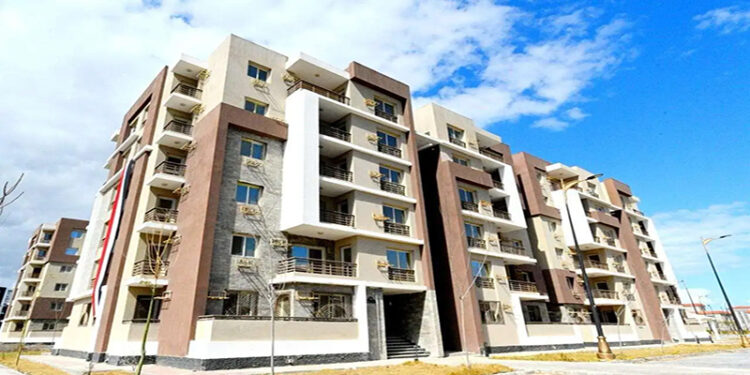 وزير الإسكان يتابع مبادرة بيتك في مصر بمرحلتيها الأولى والثانية