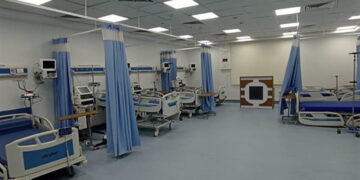 وزير الصحة يتلقى تقرير متابعة ميدانية لـ29 مشروعاً صحياً جارياً في 12 محافظة