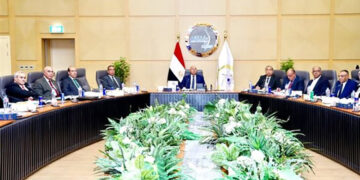 وزير الصناعة والنقل يترأس اجتماع الجمعية العامة للشركة القابضة لمشروعات الطرق والكباري والنقل البري