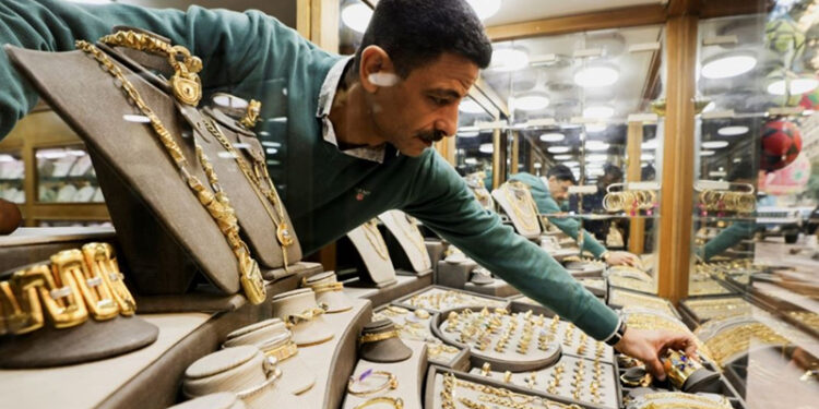 استقرار أسعار الذهب محليًا وسط ترقب قرار الفيدرالي الأمريكي