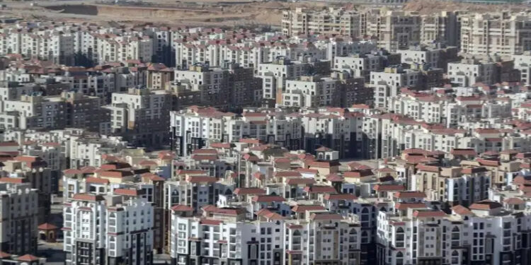 هل يؤدي انخفاض الفائدة لتراجع أسعار العقارات؟.. مسؤول بجمعية رجال الأعمال يجيب