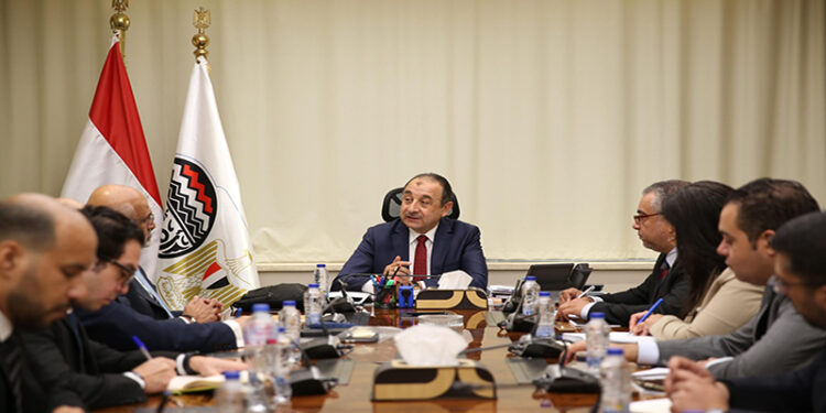 وزير قطاع الأعمال العام يستقبل وفدًا من مجموعة البنك الدولي لبحث تعزيز التعاون المشترك