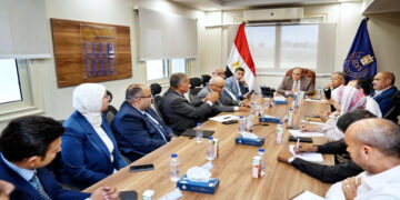 رئيس هيئة الدواء يبحث مع ممثلي جهاز الدمغة الطبية سبل دعم الصناعة الوطنية