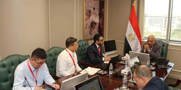 وزير الكهرباء يبحث مع مجموعة سانجرو ” SUNGROW”الصينية التعاون فى مجالات تصنيع مهمات الطاقة المتجددة