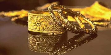 الذهب يتراجع بعد قمة تاريخية وسط جني أرباح واستقرار الدولار