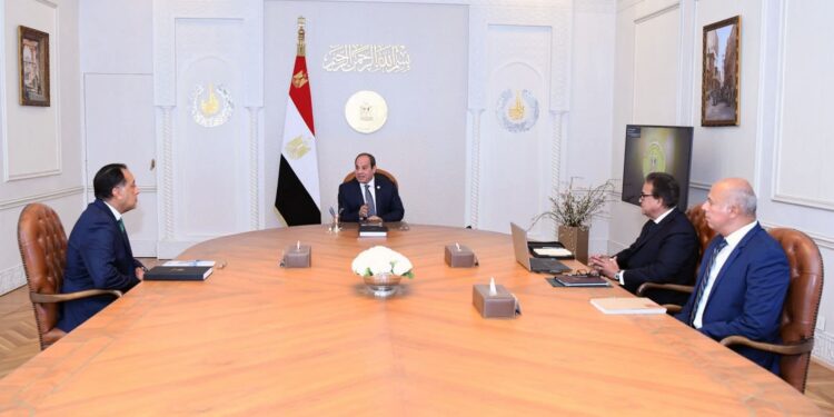 الرئيس السيسي يجتمع مع وزير الصحة والسكان