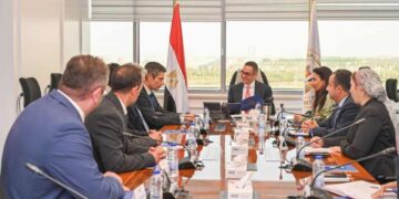 الخطيب يبحث مع “أنتي بليوشن إيجيبت” خطط استثمار بـ150 مليون دولار في مجال حماية البيئة