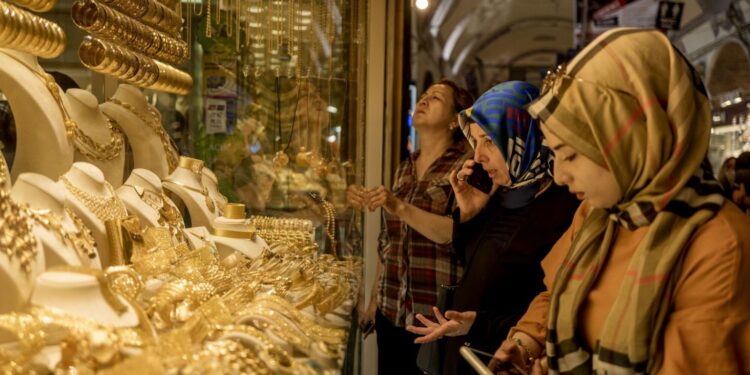 ثبات سعر الذهب اليوم الأحد 28 سبتمبر 2025