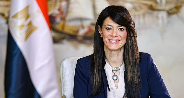 وزيرة التخطيط تستهل زيارتها لمحافظة قنا بوضع حجر الأساس لمصنع تربية ديدان القز وإنتاج الحرير الطبيعي