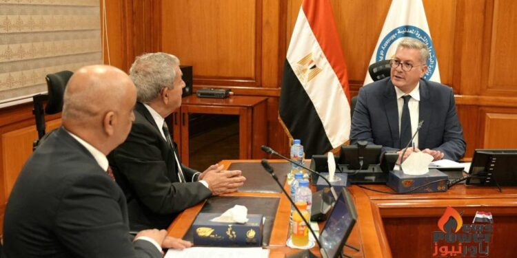 وزير البترول يبحث مع تاج أويل الكندية  الإنتاج من المصادر غير التقليدية بالصحراء الغربية