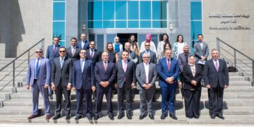 رئيس اقتصادية قناة السويس يستقبل وفد التمثيل التجاري للتعريف بمقومات الهيئة والفرص الاستثمارية المتاحة