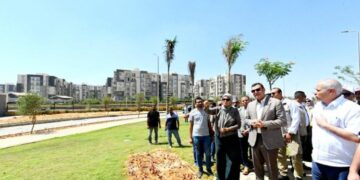 وزير الإسكان يتفقد سير العمل بالمشروع السكني “جنة 4” بمدينة الشيخ زايد