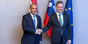 وزير الخارجية يلتقي رئيس وزراء سلوفينيا لبحث سبل تعزيز التعاون الثنائي