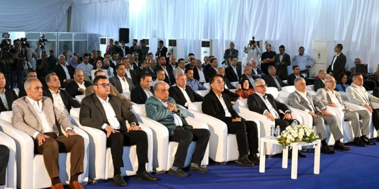 رئيس الوزراء يصل إلى “القنطرة غرب الصناعية” لافتتاح أولى مشروعاتها 