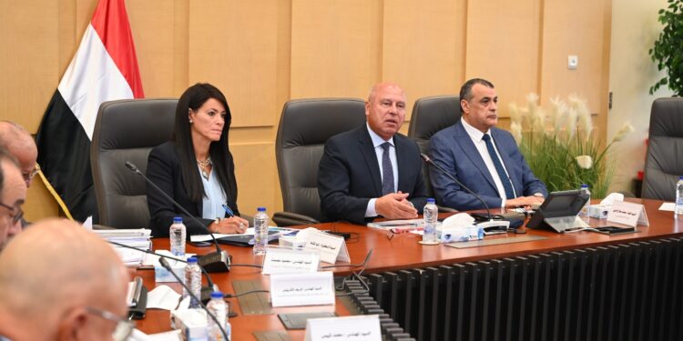 نائب رئيس مجلس الوزراء للتنمية الصناعية يترأس الاجتماع الثلاثين للمجموعة الوزارية للتنمية الصناعية