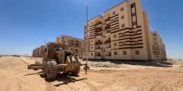 وزير الإسكان: تنفيذ مستشفى جديد سعة ١٧٥ سريرا ودفع أعمال المرافق بتوسعات مدينة قنا الجديدة