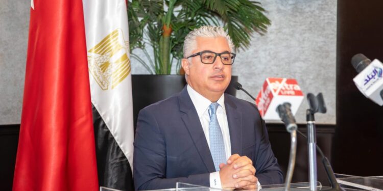 رئيس اقتصادية قناة السويس يستعرض الفرص الاستثمارية بالهيئة في جلسة “آفاق الاستثمار واستراتيجيات النمو”