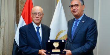 وزير التموين والتجارة الداخلية يلتقي سفير اليابان بالقاهرة لبحث تعزيز فرص الاستثمار والتعاون المشترك
