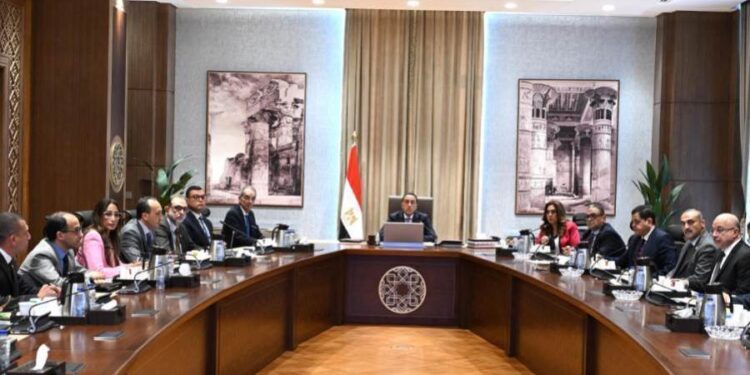 رئيس الوزراء يتابع خطوات تيسير إجراءات إصدار التراخيص للأنشطة المختلفة