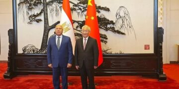 وزير الصناعة يلتقي نائب رئيس مجلس الدولة الصيني المختص بقطاعي النقل والصناعة وبحضور وزير الصناعة الصيني