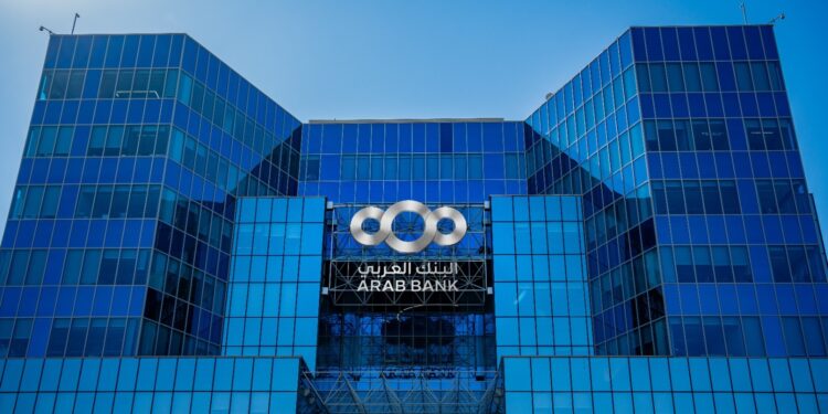 البنك العربي يطلق حملة استرداد نقدي على بطاقات فيزا الائتمانية بمناسبة العودة للمدارس