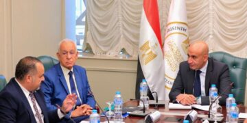 وزير التعليم يلتقي بوفد من مؤسسة “مصر الخير” لبحث تعزيز التعاون في عدد من المبادرات المتعلقة بمجال الكشف عن ضعاف البصر