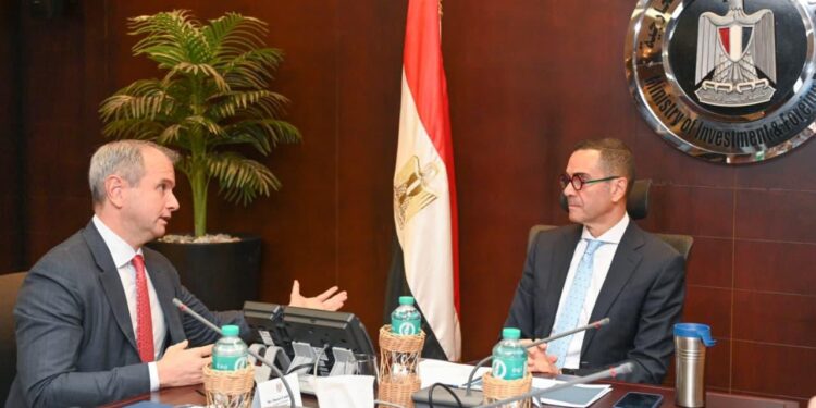 وزير الاستثمار يلتقى مؤسس شركة الكازار للطاقة لبحث فرص تعزيز التعاون في مجال الطاقة المتجددة