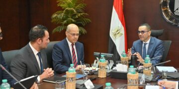 وزير الاستثمار يعقد اجتماعا لاستعراض سبل تعزيز موقع مصر على رفع القدرة التنافسية للصادرات المصرية في الأسواق العالمية