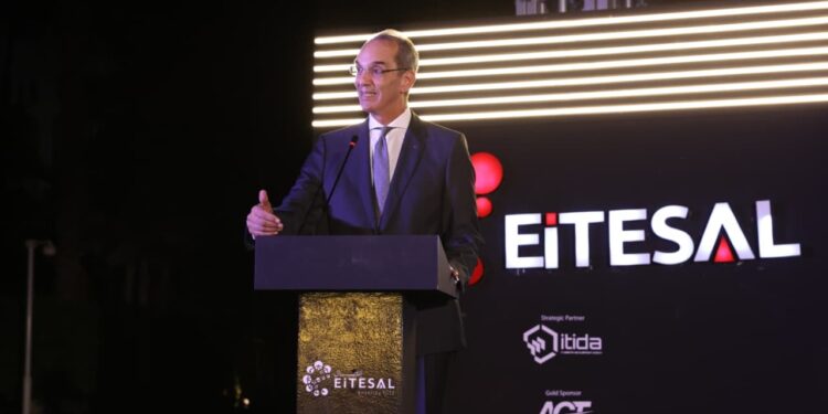 وزير الاتصالات : نستهدف مساهمة الذكاء الاصطناعى فى الناتج المحلى الإجمالى لمصر بنسة تصل إلى 7.7% فى 2030