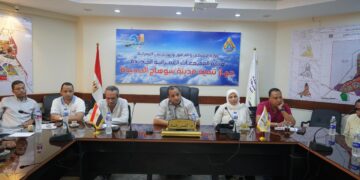 رئيس جهاز مدينة سوهاج الجديدة يلتقي عدداً من أصحاب المصانع لمناقشة مطالبهم ومقترحاتهم