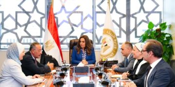 وزيرة التنمية تلتقي الرئيس التنفيذي لهيئة المتحف المصري الكبير لبحث مختلف الجوانب البيئية للمتحف