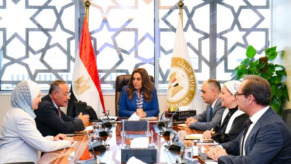 وزيرة التنمية تلتقي الرئيس التنفيذي لهيئة المتحف المصري الكبير لبحث مختلف الجوانب البيئية للمتحف