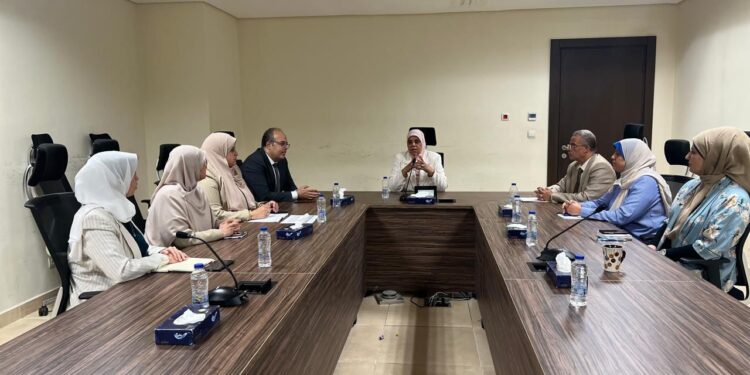 المشرف على قطاع الإسكان والمرافق تعقد اجتماعا لمناقشة آليات العمل بالقطاع والوقوف على موقف الزيارات الميدانية